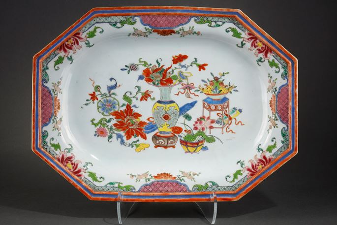 Dish Famille rose porcelain mobilar decor and flowers | MasterArt